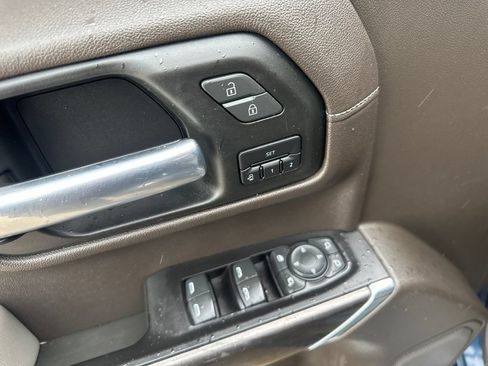 Used 2020 Chevrolet Silverado 1500 LTZ w/ LTZ Convenience Package AWD/4WD image 18