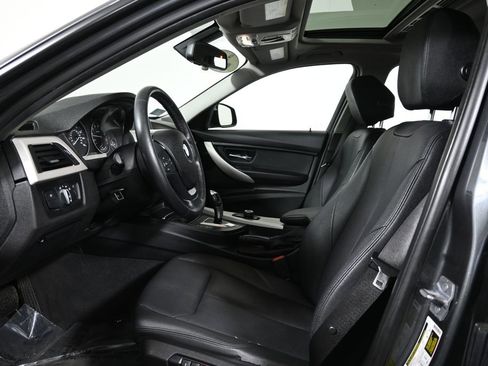 Used 2018 BMW 320i xDrive Sedan w/ Convenience Package image 3