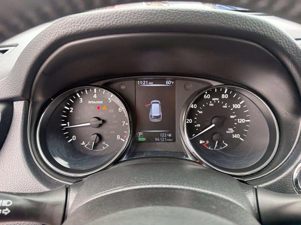 Used 2017 Nissan Rogue SV w/ SV Premium Package AWD/4WD image 31