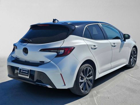 Used 2025 Toyota Corolla XSE FWD image 3