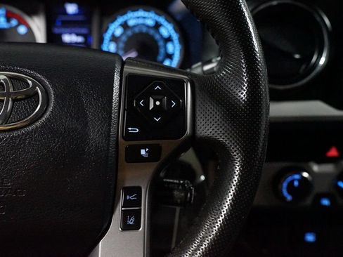 Used 2018 Toyota Tacoma SR5 AWD/4WD image 11