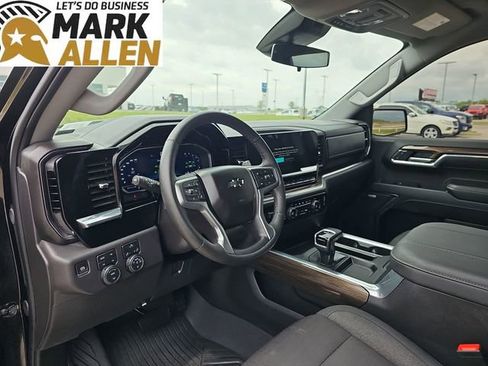 Used 2024 Chevrolet Silverado 1500 LT Trail Boss w/ Convenience Package II AWD/4WD image 10