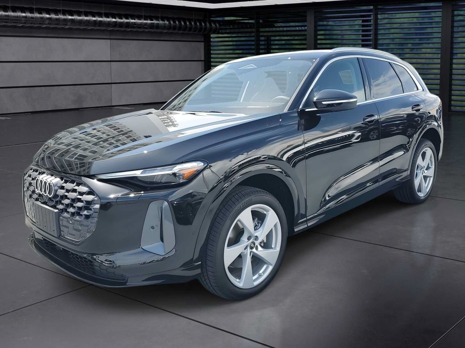 Certified 2025 Audi Q5 Premium Plus AWD/4WD image 1