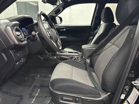 Used 2023 Toyota Tacoma TRD Sport w/ Technology Package image 19