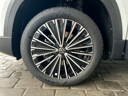 New 2026 Volkswagen Taos SE image 42