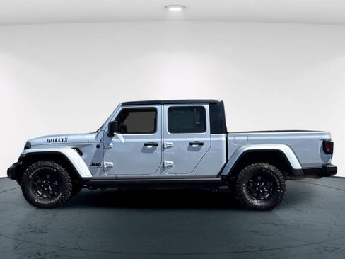 Used 2022 Jeep Gladiator Sport AWD/4WD image 9