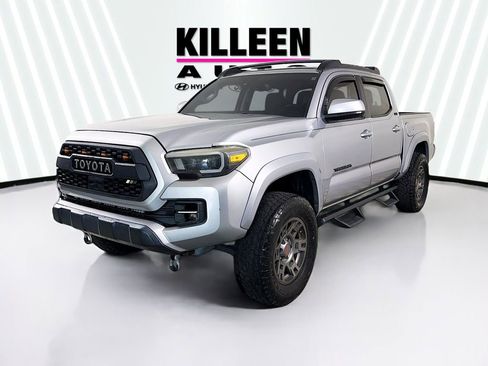 Used 2018 Toyota Tacoma SR5 RWD image 3