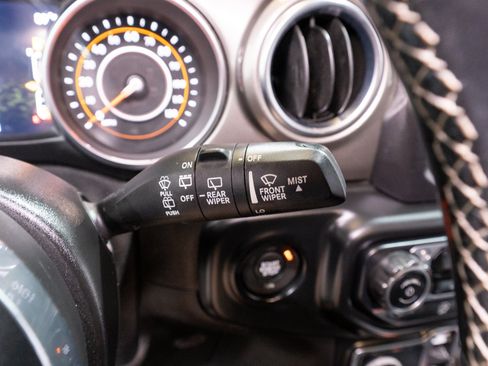 Used 2021 Jeep Wrangler Unlimited Sahara w/ LED Lighting Group AWD/4WD image 25