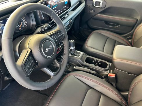 Used 2026 Jeep Wrangler Unlimited Rubicon w/ Steel Bumper Group image 9