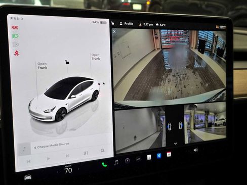 Used 2022 Tesla Model 3 image 33