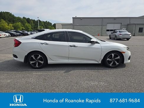 Used 2017 Honda Civic Touring image 6