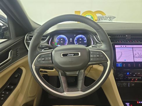 Certified 2023 Jeep Grand Cherokee Limited w/ Luxury Tech Group II AWD/4WD image 15