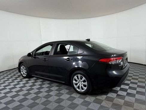 Used 2021 Toyota Corolla LE FWD image 3