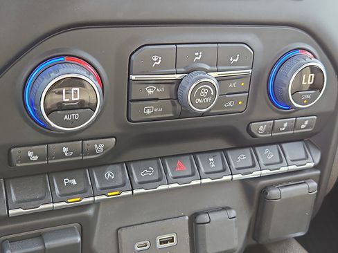 Used 2022 Chevrolet Silverado 1500 LTZ image 30