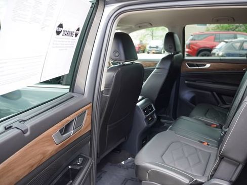 Used 2024 Volkswagen Atlas SE AWD/4WD image 16