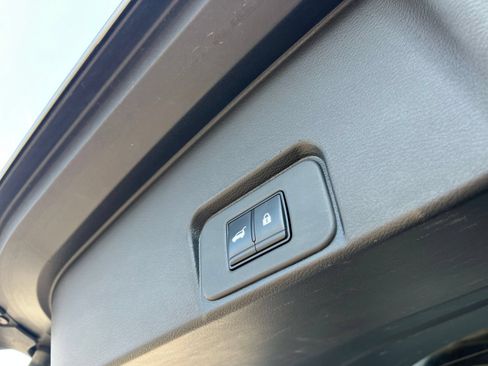 Used 2025 Nissan Rogue SV FWD image 19