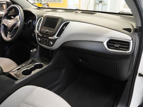 Used 2021 Chevrolet Equinox LS image 11