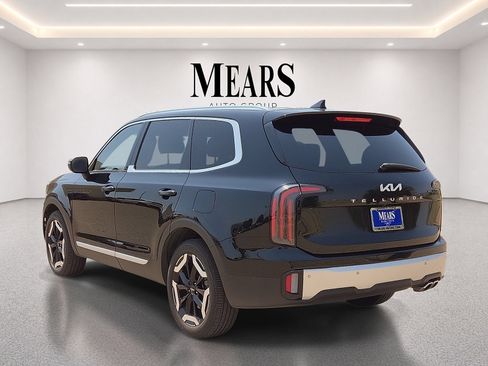 Used 2023 Kia Telluride EX w/ EX Captain's Chair Package FWD image 3