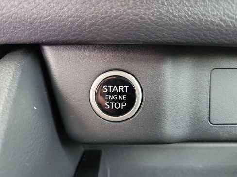 Used 2023 Nissan Rogue S image 11