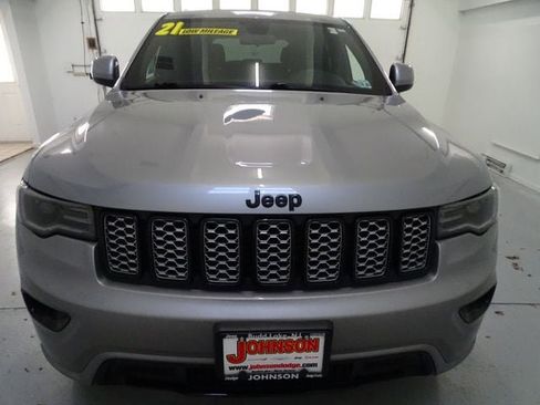 Used 2021 Jeep Grand Cherokee Laredo X AWD/4WD image 25