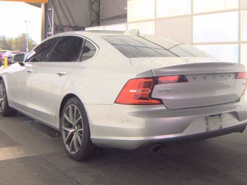 Used 2018 Volvo S90 T5 Momentum w/ Convenience Package FWD image 4