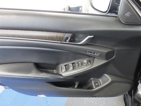Used 2018 Honda Accord Touring image 32