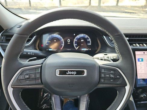 Used 2023 Jeep Grand Cherokee Limited w/ Luxury Tech Group II image 21