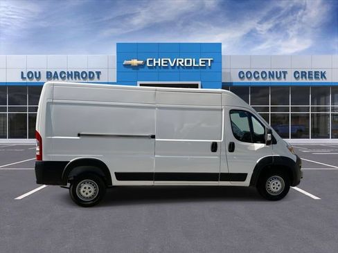 Used 2024 RAM ProMaster 2500 w/ Convenience Group FWD image 9