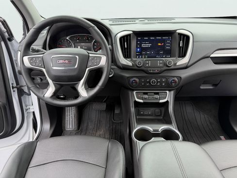 Used 2024 GMC Terrain SLT w/ Infotainment Package II AWD/4WD image 2