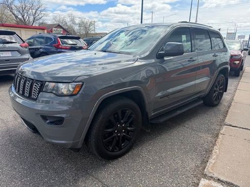 Used 2021 Jeep Grand Cherokee Altitude AWD/4WD image 3