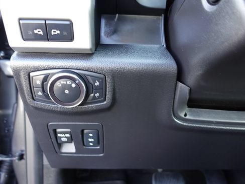 Used 2018 Ford F150 Lariat w/ Equipment Group 502A Luxury AWD/4WD image 59