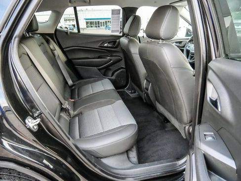 Used 2025 Chevrolet Trax LT FWD image 35