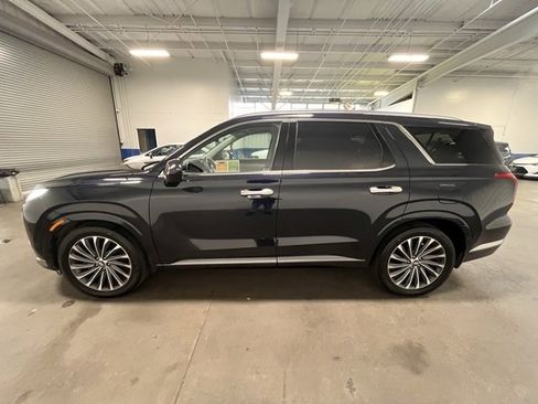 Used 2023 Hyundai Palisade Calligraphy image 6