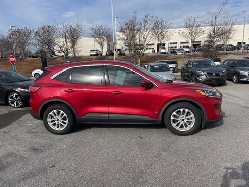 Used 2020 Ford Escape SE image 2
