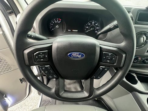 Used 2022 Ford E-450 and Econoline 450 Super Duty RWD image 12