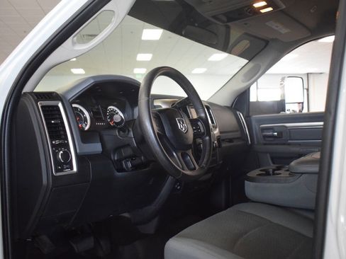 Used 2017 RAM 2500 SLT image 32