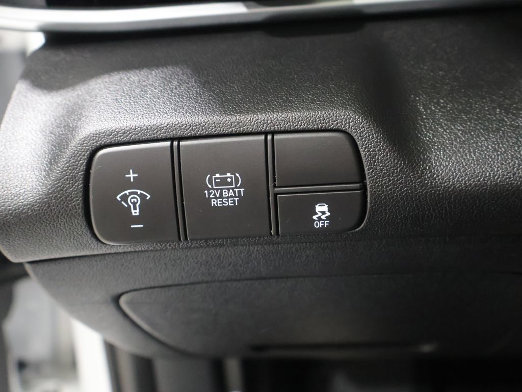 Used 2026 Hyundai Elantra Hybrid FWD image 30
