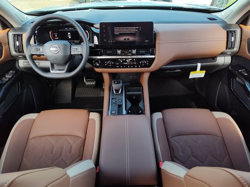 New 2026 Nissan Pathfinder Platinum FWD image 11
