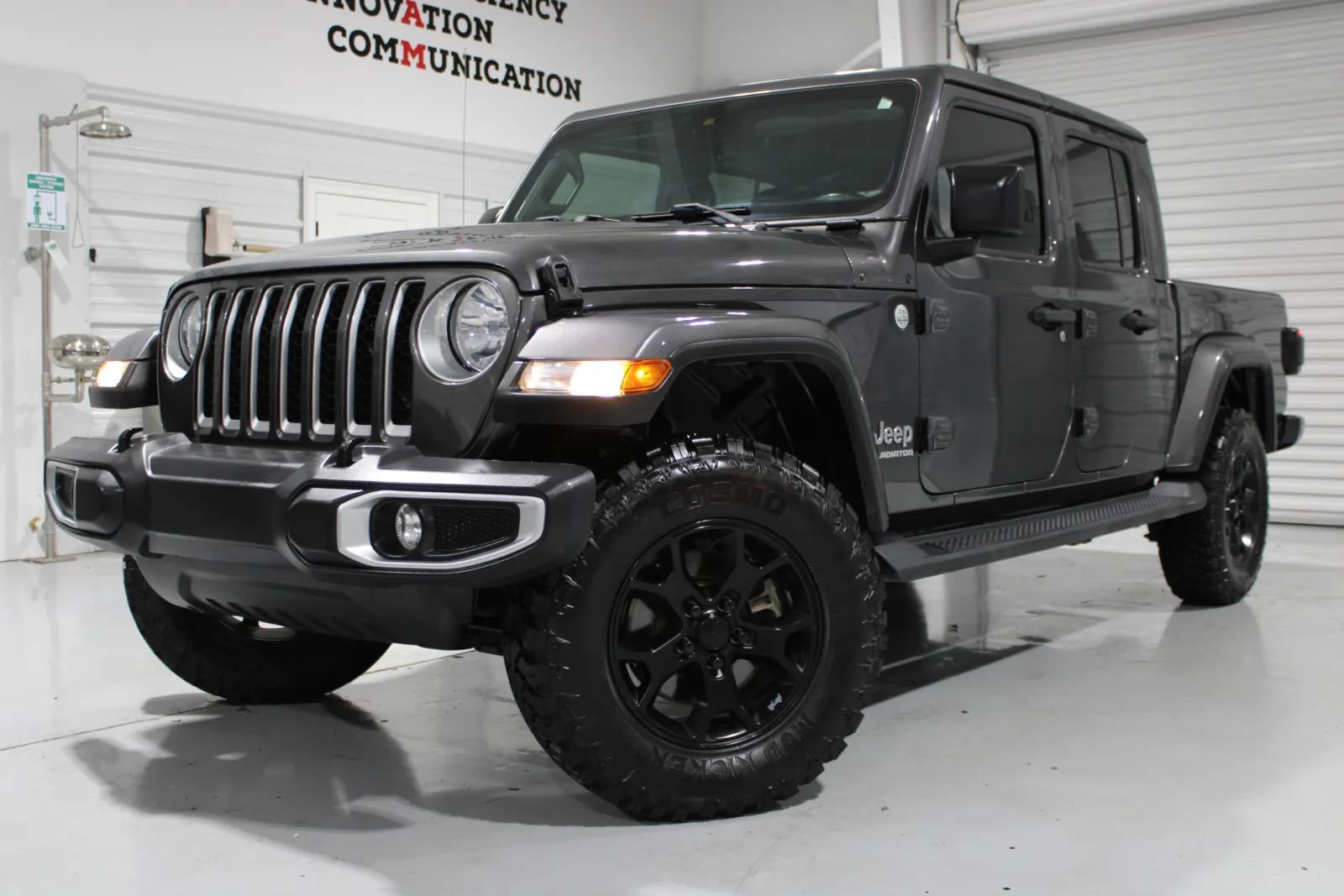 Used 2021 Jeep Gladiator Overland w/ Popular Equipment Package AWD/4WD image 1