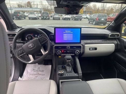 Used 2025 Toyota Tacoma Limited image 15