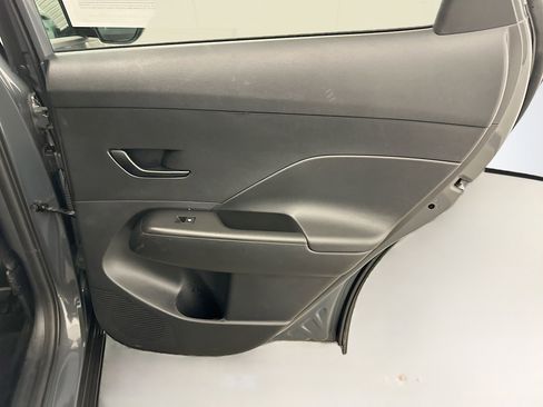 Used 2025 Hyundai Kona SEL image 30