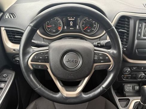 Used 2015 Jeep Cherokee Latitude FWD image 23