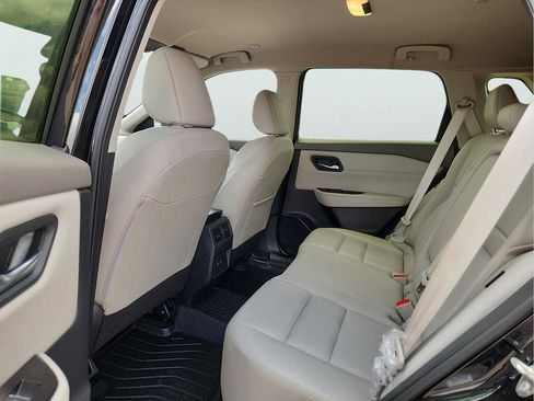 Used 2024 Nissan Rogue SL FWD image 14