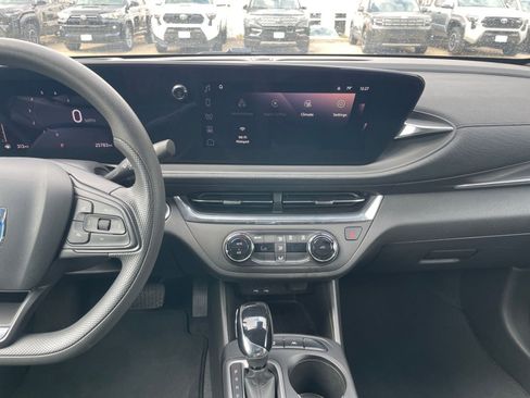 Used 2025 Buick Envista Sport Touring FWD image 17