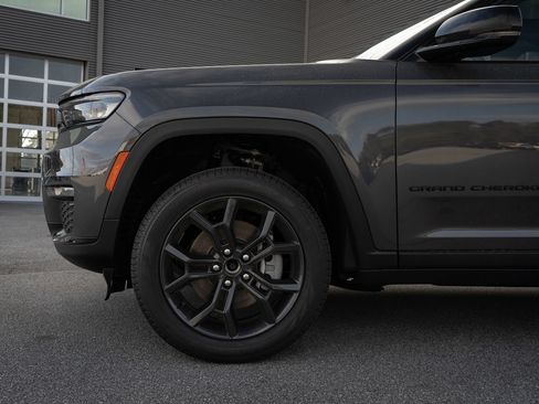 Used 2025 Jeep Grand Cherokee L Limited AWD/4WD image 4