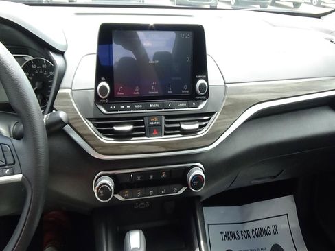 Used 2025 Nissan Altima 2.5 SV FWD image 25