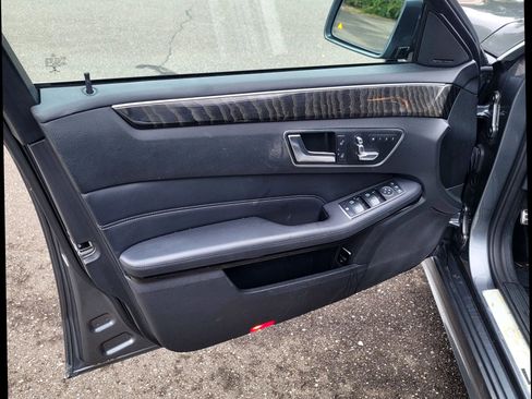 Used 2016 Mercedes-Benz E 350 4MATIC Sedan image 26