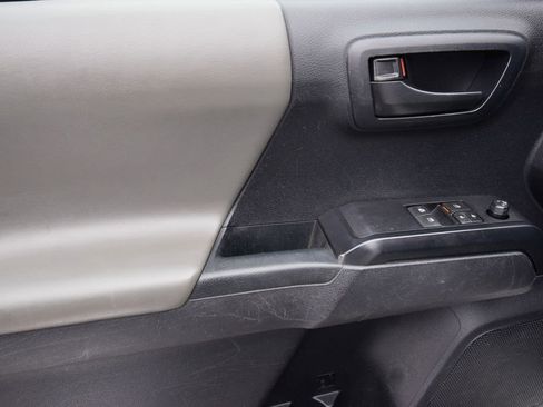 Used 2020 Toyota Tacoma SR image 22