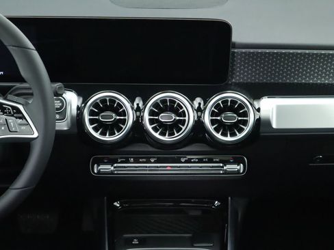 Certified 2025 Mercedes-Benz GLB 250 4MATIC image 14