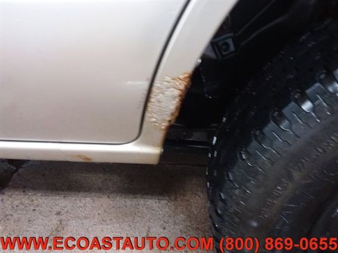 Used 1998 Nissan Pathfinder SE image 18